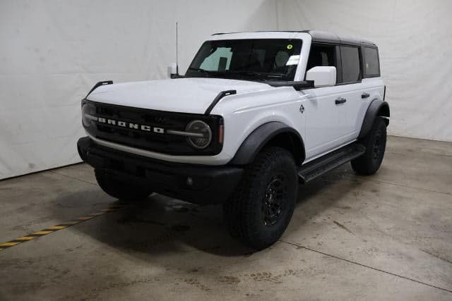 2026 Ford Bronco Outer Banks — photo 1 of 35