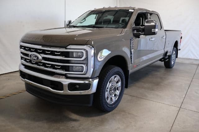 2027 Ford Super Duty F-350 SRW LARIAT — photo 1 of 36