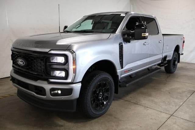 2027 Ford Super Duty F-350 SRW LARIAT — photo 1 of 32