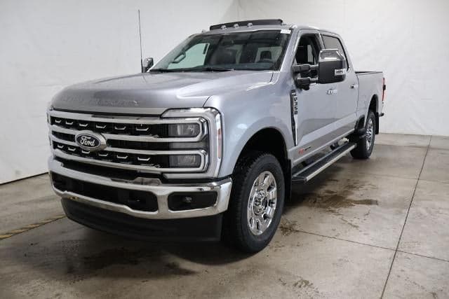 2027 Ford Super Duty F-350 SRW LARIAT — photo 1 of 36