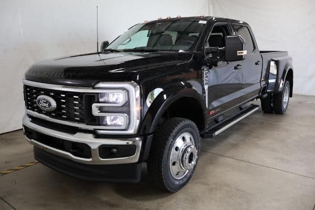 2027 Ford Super Duty F-450 DRW XLT — photo 1 of 33