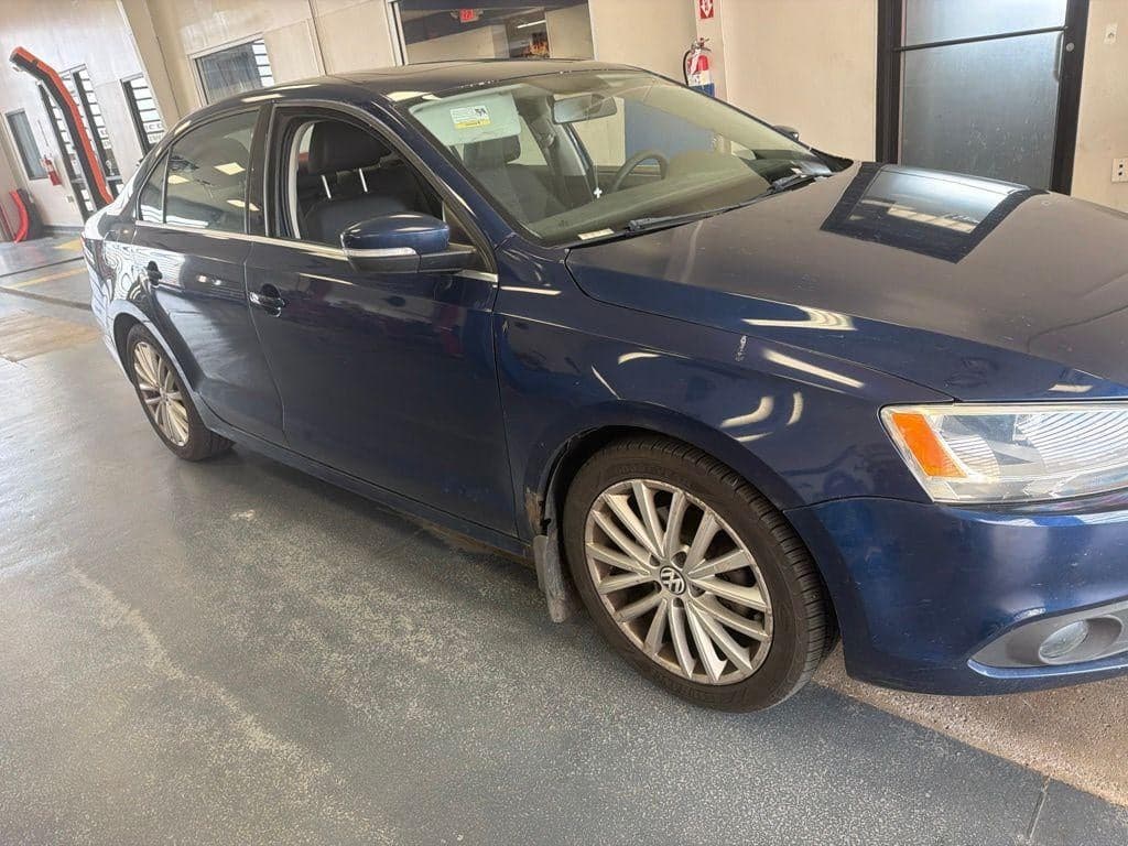 2011 Volkswagen Jetta SEL — photo 1 of 36