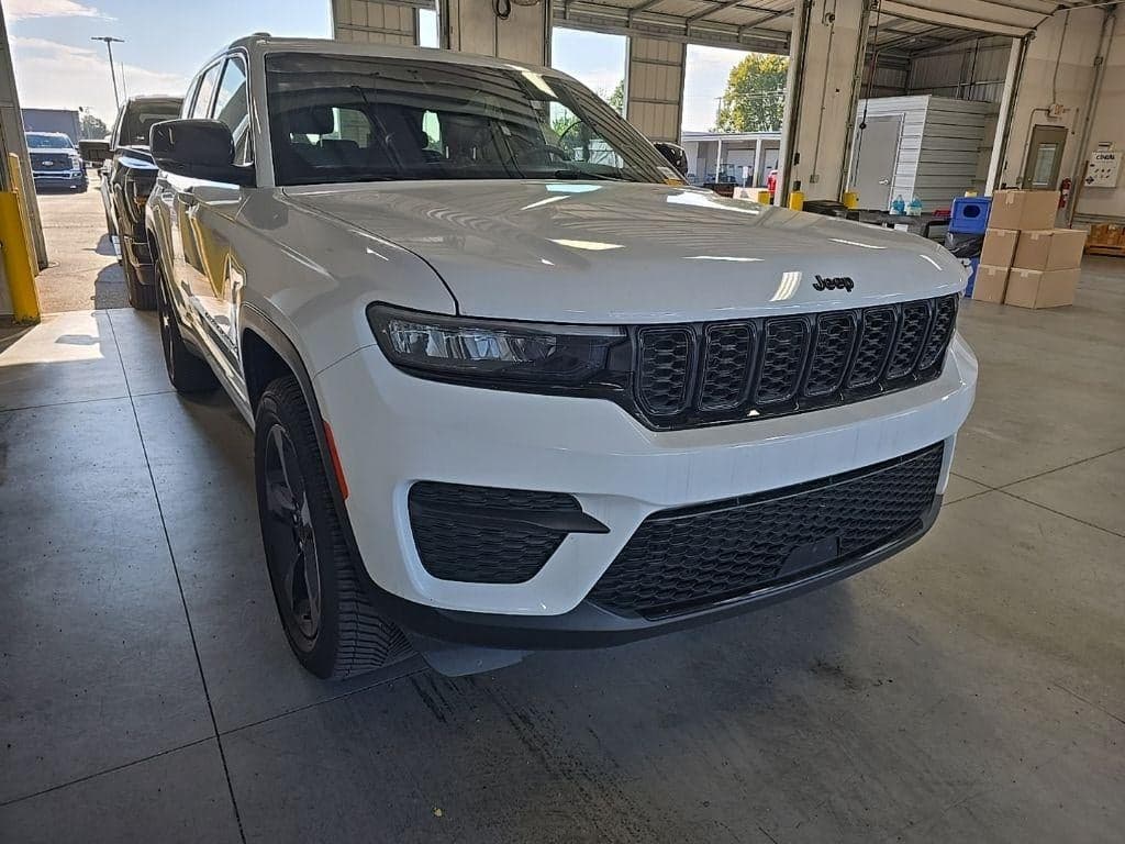 2023 Jeep Grand Cherokee Altitude X — photo 1 of 24