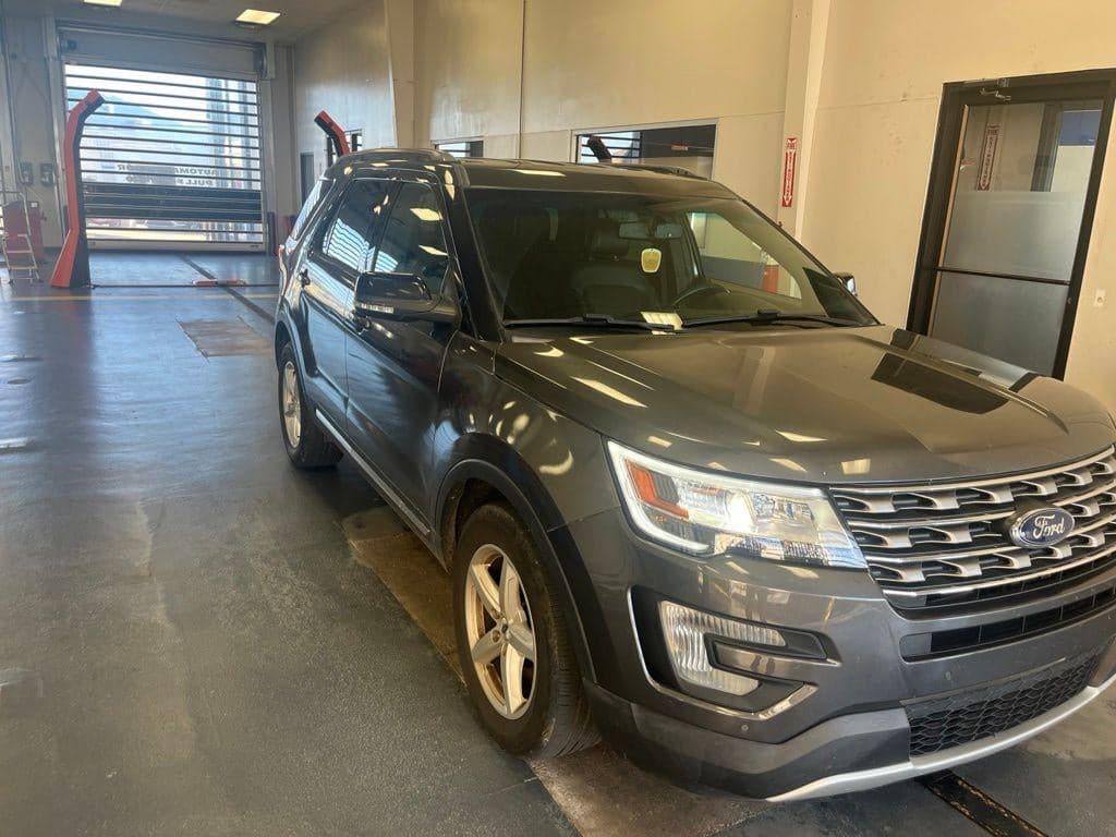 2016 Ford Explorer XLT — photo 1 of 28