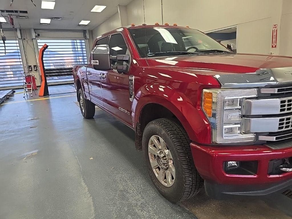 2017 Ford Super Duty F-350 SRW Platinum — photo 1 of 28