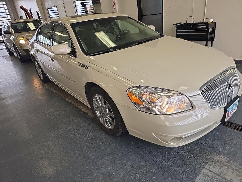 2011 Buick Lucerne CXL Premium — photo 1 of 33