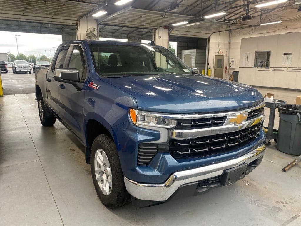 2024 Chevrolet Silverado 1500 LT — photo 1 of 24