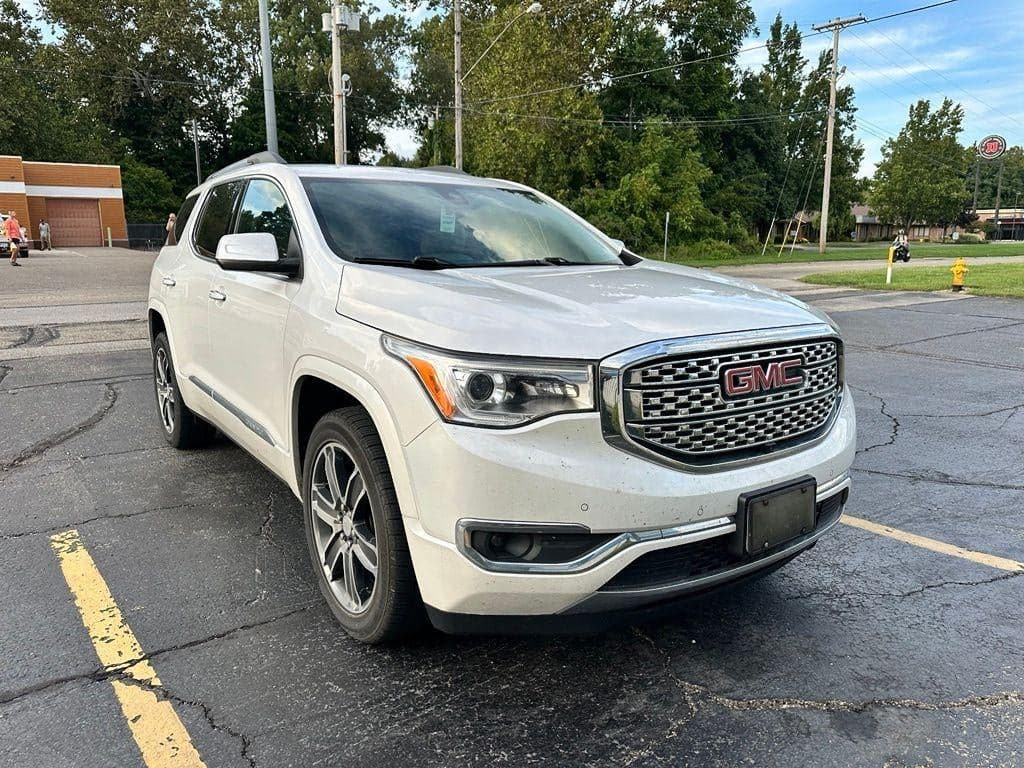2017 GMC Acadia Denali — photo 1 of 35