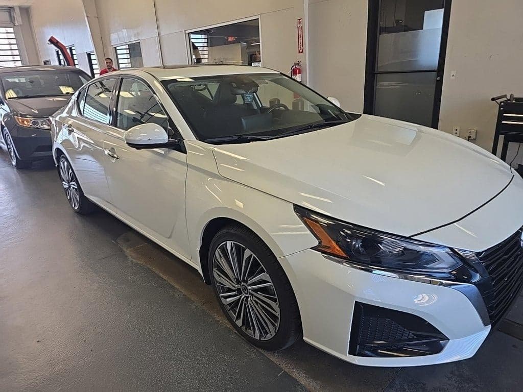 2023 Nissan Altima 2.5 SL — photo 1 of 5