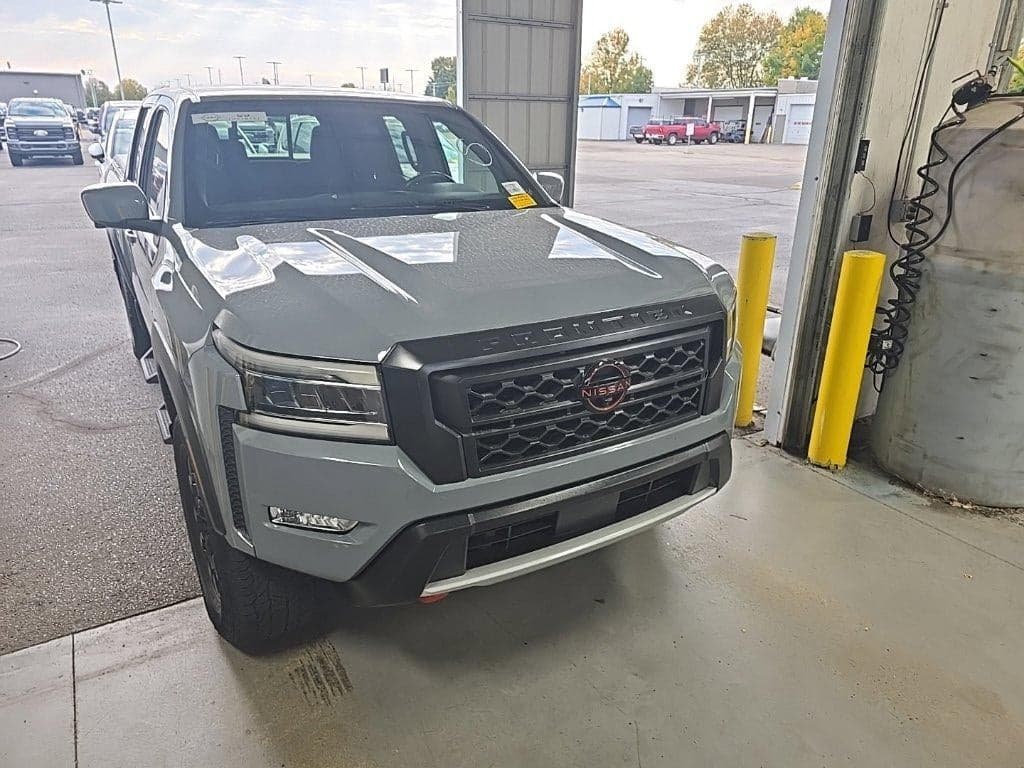 2023 Nissan Frontier PRO-4X — photo 1 of 5