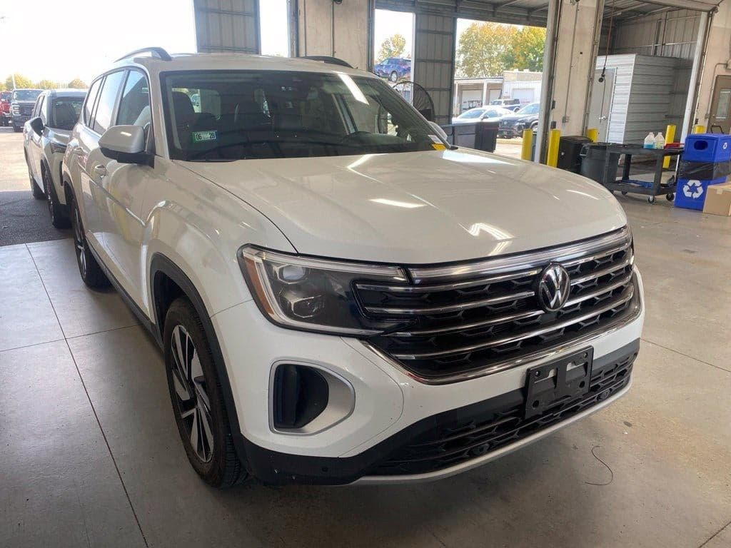 2025 Volkswagen Atlas 2.0T SE w/Technology — photo 1 of 5