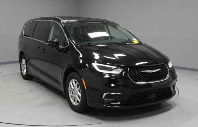 2024 Chrysler Pacifica Touring L — photo 1 of 51