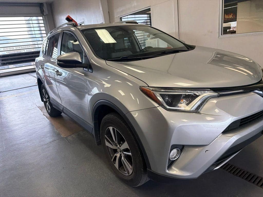 2017 Toyota RAV4 XLE — photo 1 of 29