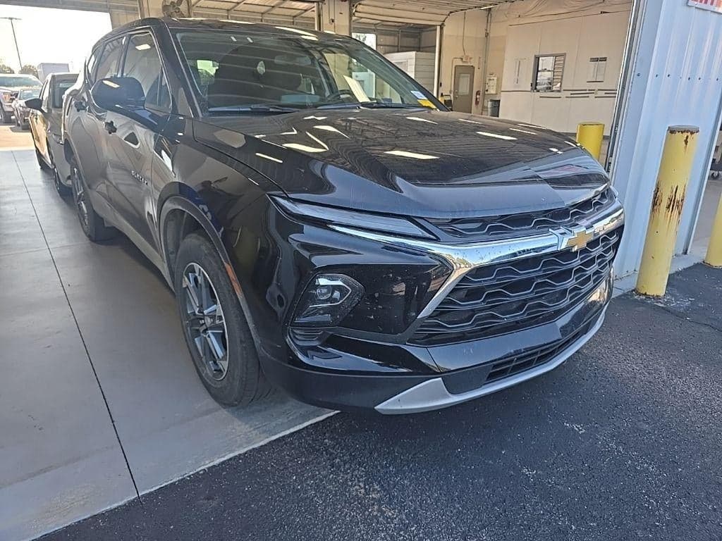 2025 Chevrolet Blazer LT — photo 1 of 24