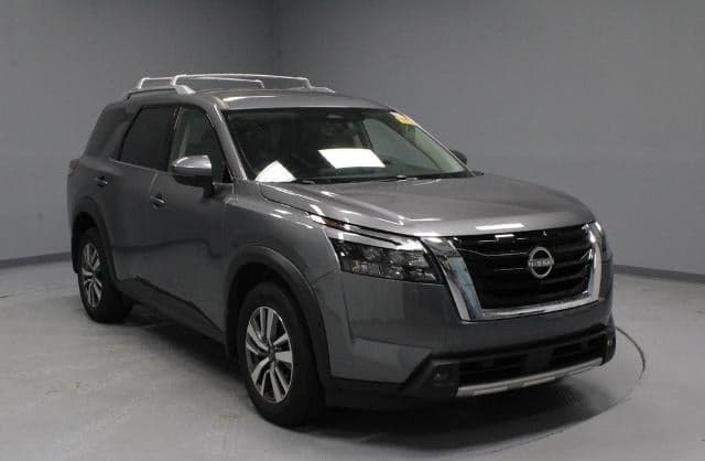 2025 Nissan Pathfinder SL — photo 1 of 26