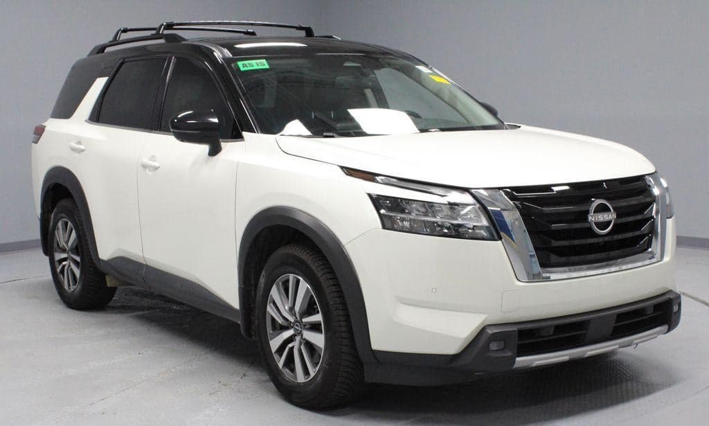 2022 Nissan Pathfinder SL — photo 1 of 55