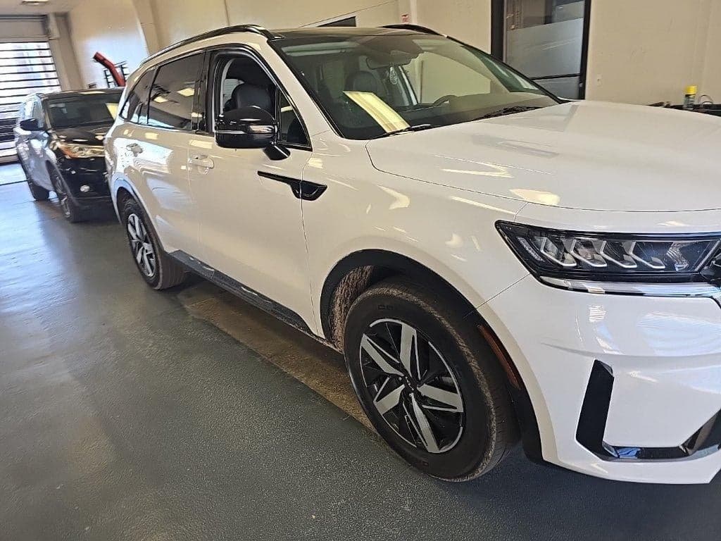 2023 Kia Sorento S — photo 1 of 5