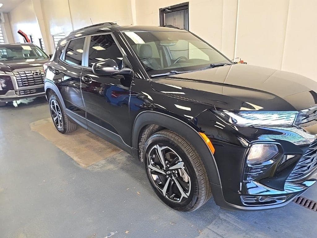 2021 Chevrolet Trailblazer RS — photo 1 of 5