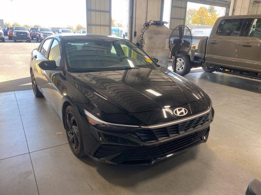 2026 Hyundai Elantra SEL Sport — photo 1 of 5
