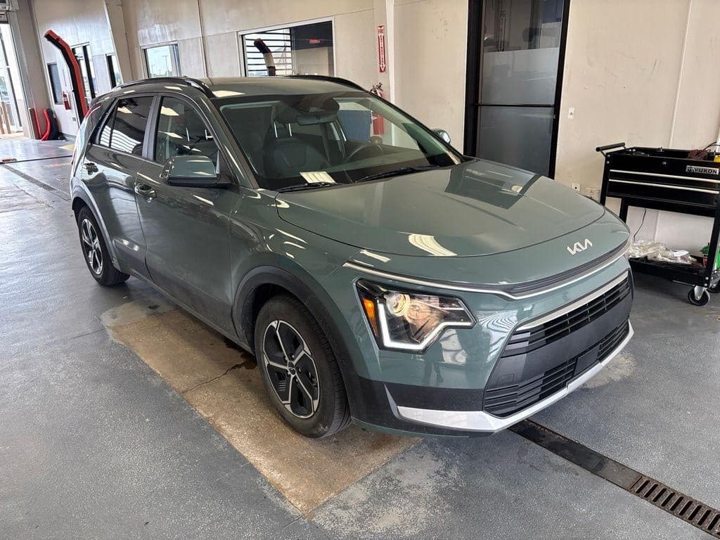 2023 Kia Niro Plug-In Hybrid EX — photo 1 of 30