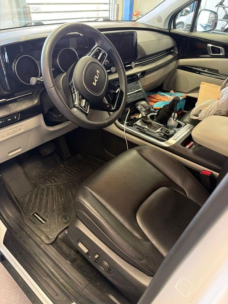 2024 Kia Carnival EX — photo 1 of 28