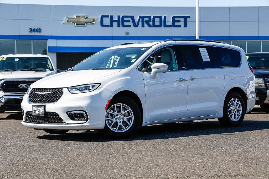 2021 Chrysler Pacifica Touring L — photo 1 of 5