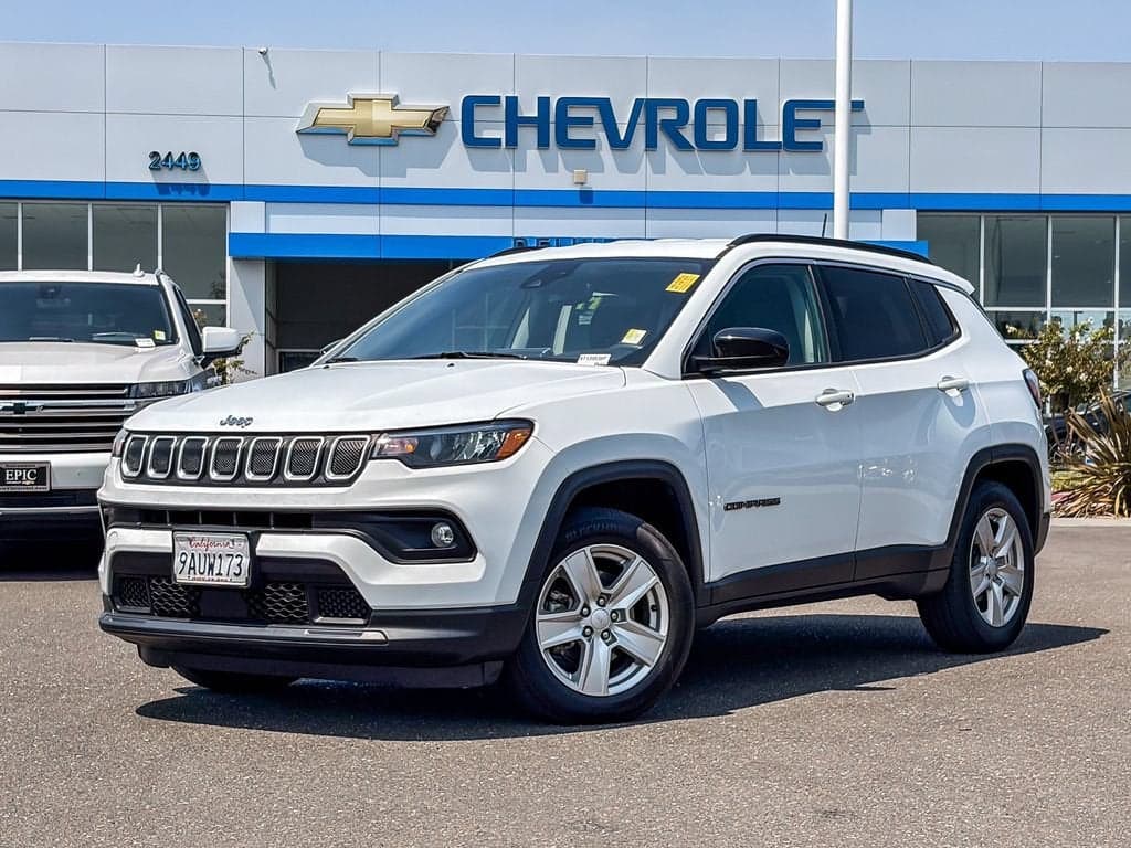 2022 Jeep Compass Latitude FWD — photo 1 of 12