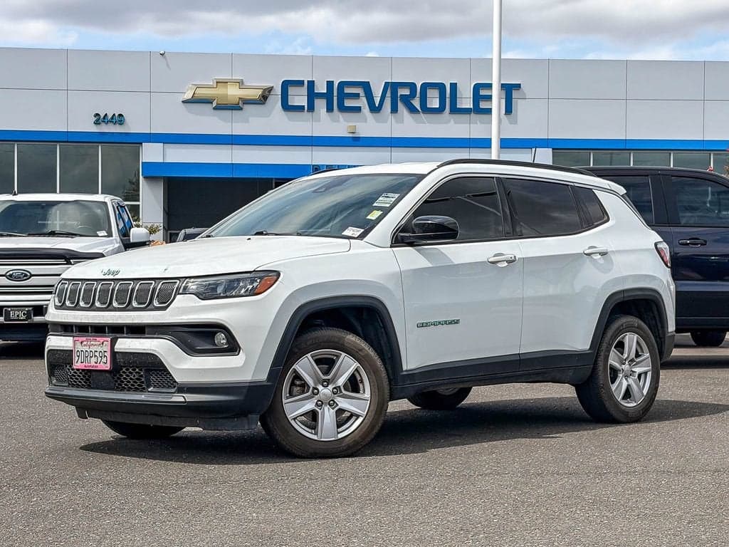 2022 Jeep Compass Latitude — photo 1 of 10