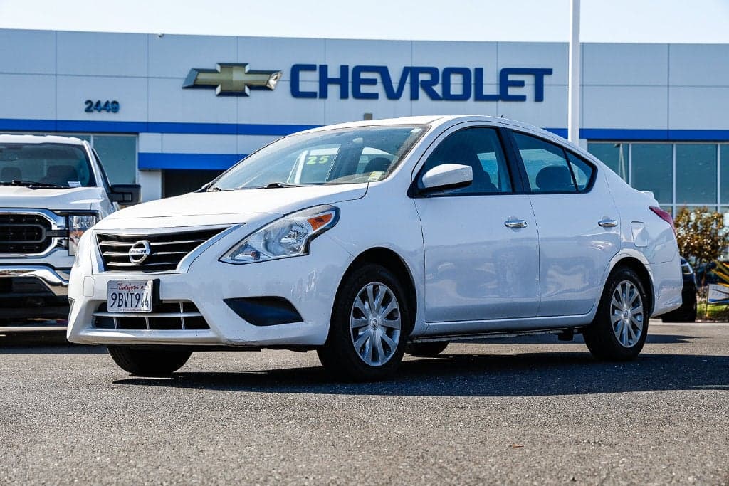 2019 Nissan Versa Sedan SV — photo 1 of 5
