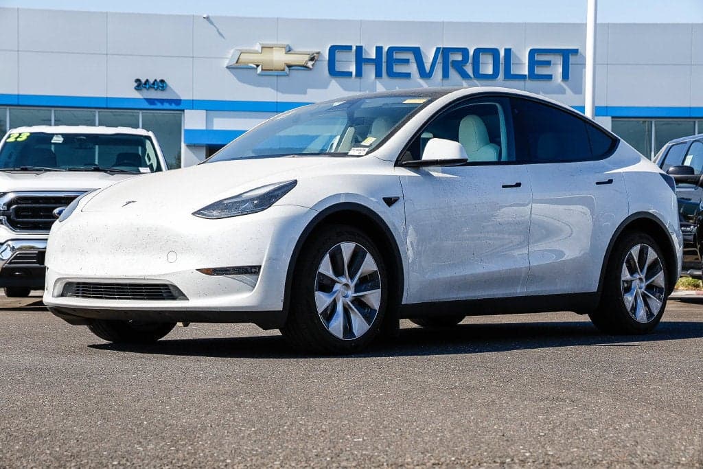 2023 Tesla Model Y Long Range — photo 1 of 5
