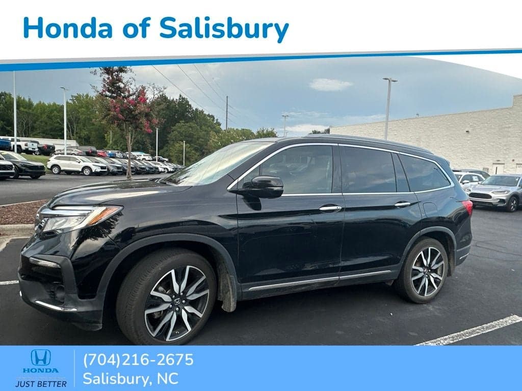 2021 Honda Pilot Touring 8 Passenger — photo 1 of 5