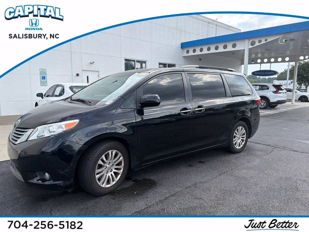 2017 Toyota Sienna XLE — photo 1 of 13