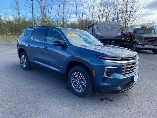 2025 Chevrolet Traverse Base — photo 1 of 52