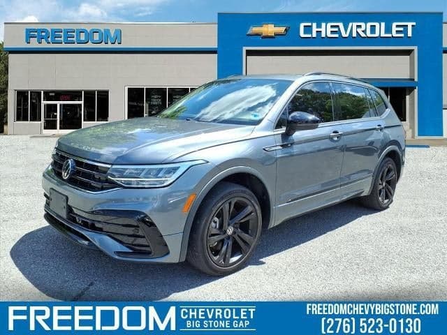 2023 Volkswagen Tiguan SE R-Line Black — photo 1 of 27