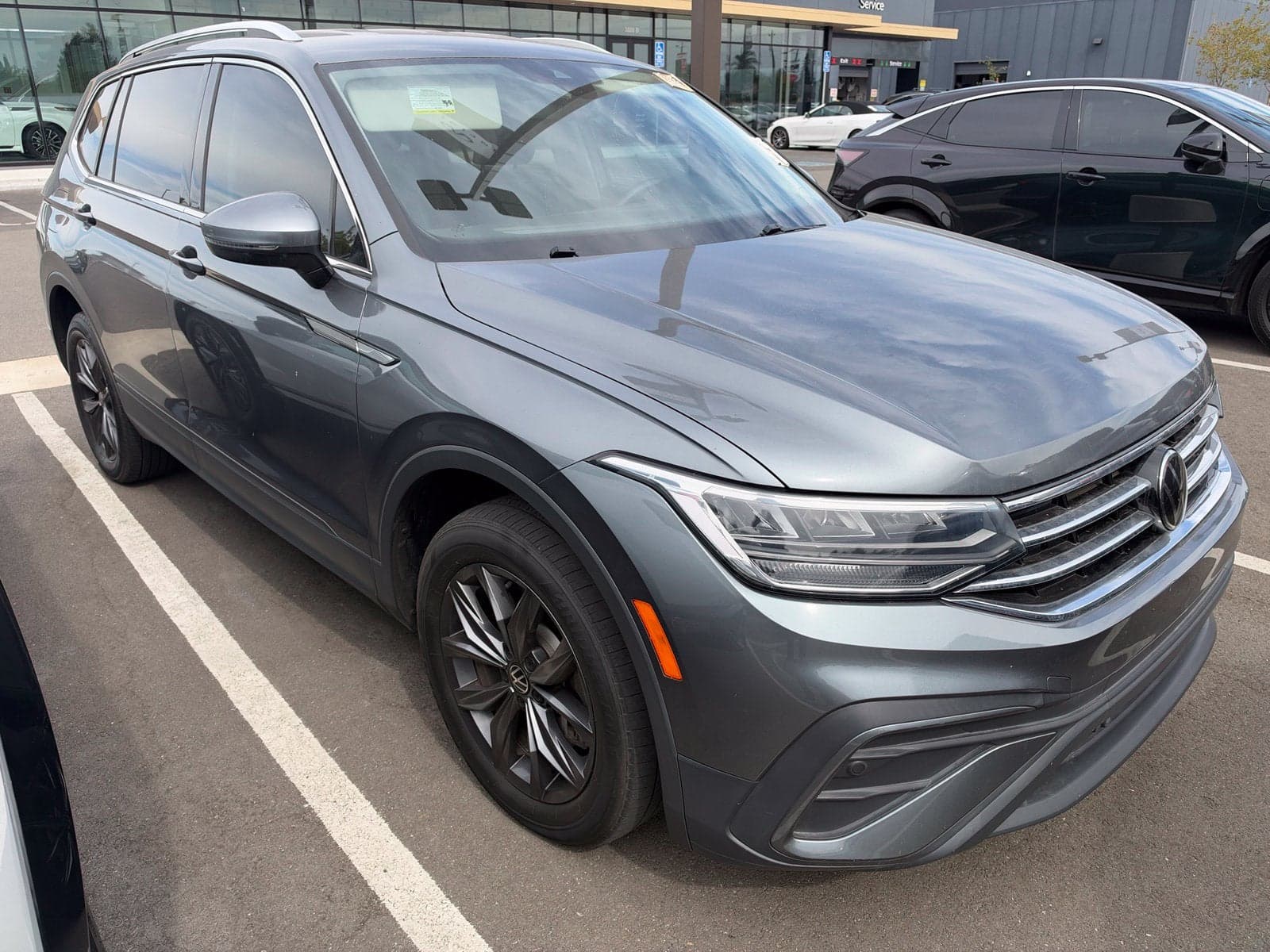 2023 Volkswagen Tiguan Base — photo 1 of 5
