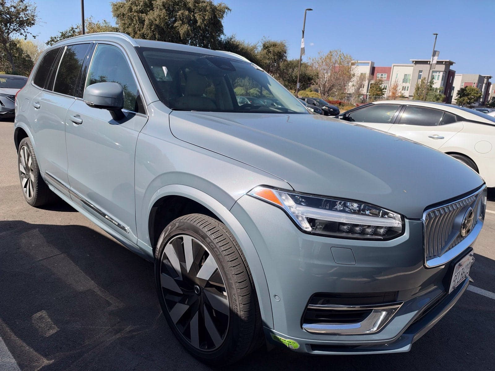 2023 Volvo XC90 Recharge Plug-In Hybrid Ultimate — photo 1 of 5