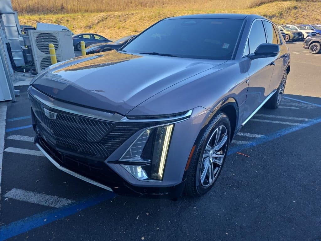 2024 Cadillac Lyriq Luxury — photo 1 of 21