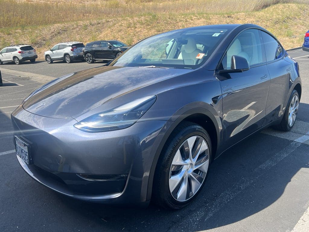 2023 Tesla Model Y Long Range — photo 1 of 19