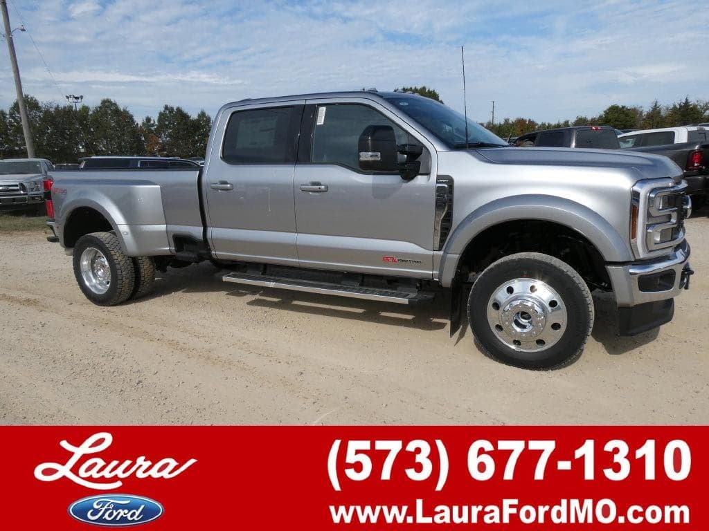 2027 Ford Super Duty F-450 DRW LARIAT — photo 1 of 5