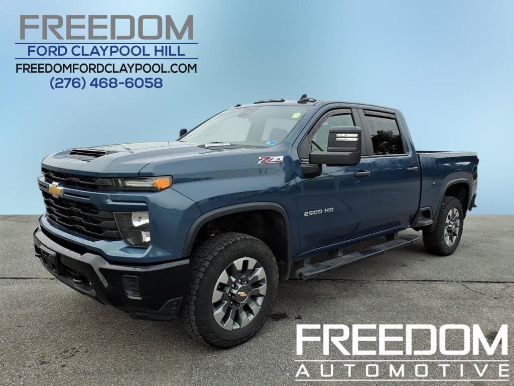 2024 Chevrolet Silverado 2500HD Custom — photo 1 of 40