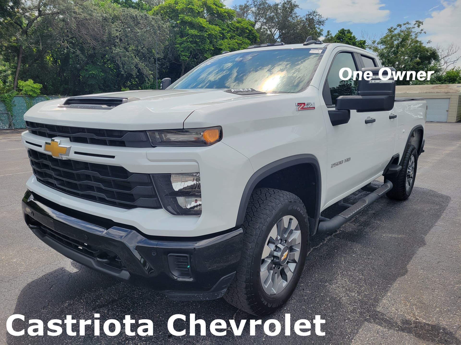 2025 Chevrolet Silverado 2500 HD Custom — photo 1 of 5