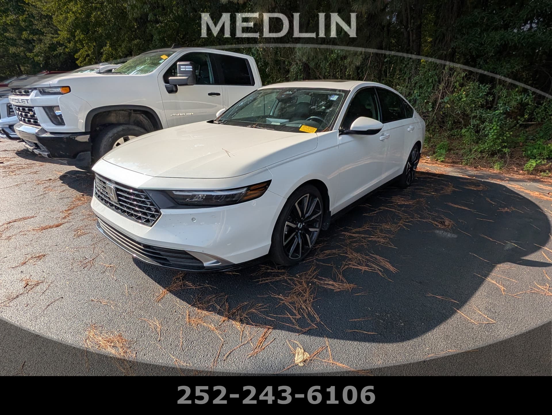 2024 Honda Accord Hybrid Touring — photo 1 of 12