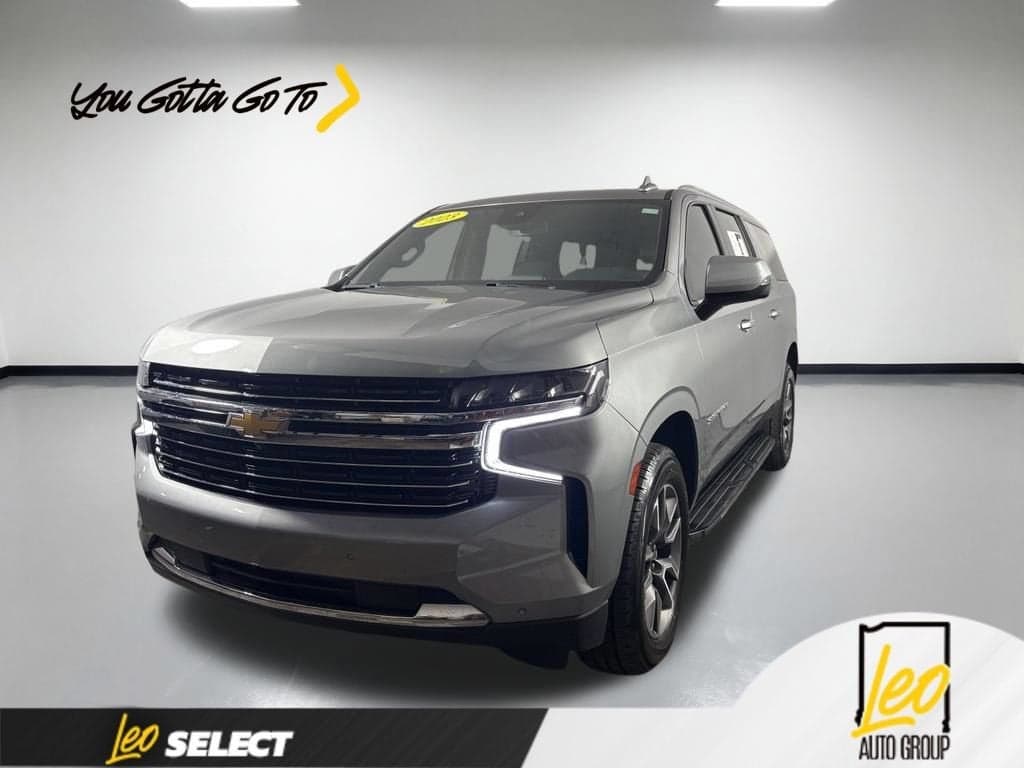 2023 Chevrolet Suburban LT — photo 1 of 11