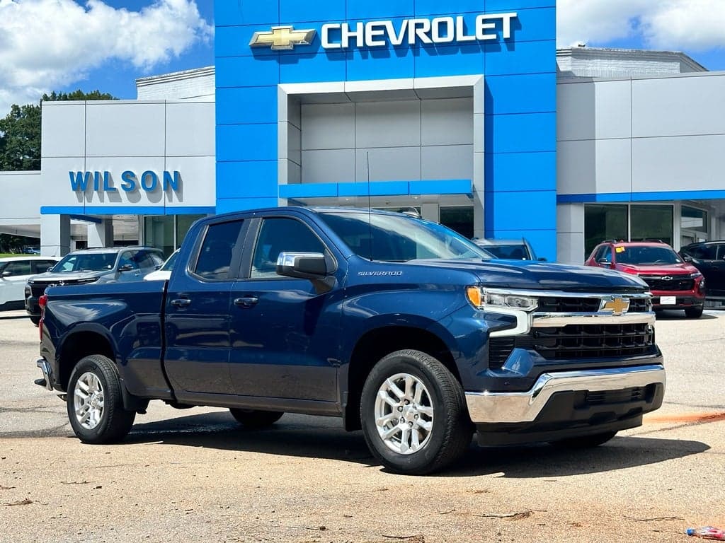 2023 Chevrolet Silverado 1500 LT — photo 1 of 39