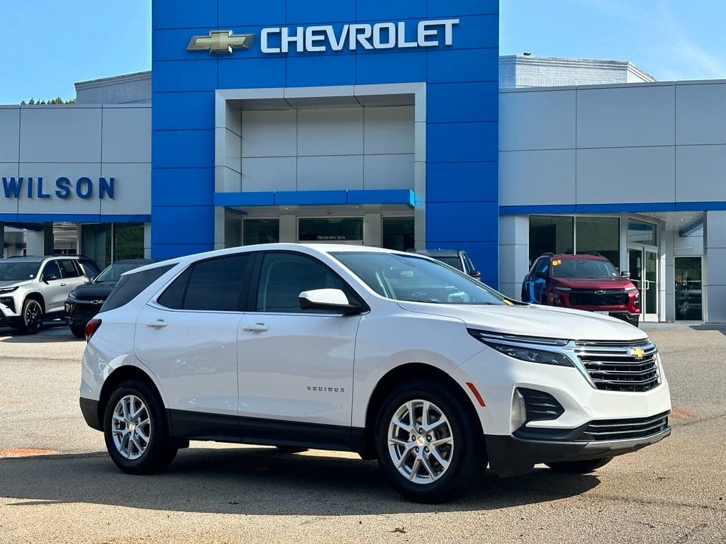 2023 Chevrolet Equinox LT — photo 1 of 35