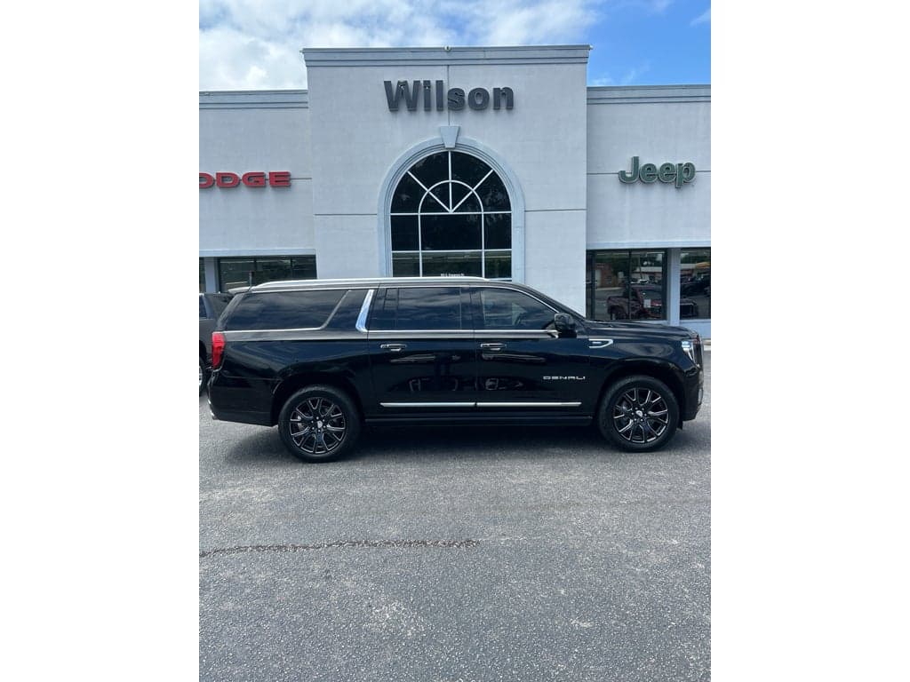 2023 GMC Yukon XL Denali — photo 1 of 21