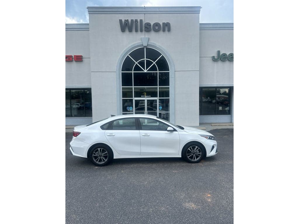 2024 Kia Forte LXS — photo 1 of 17