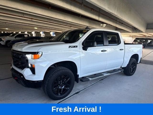 2024 Chevrolet Silverado 1500 Custom Trail Boss — photo 1 of 33