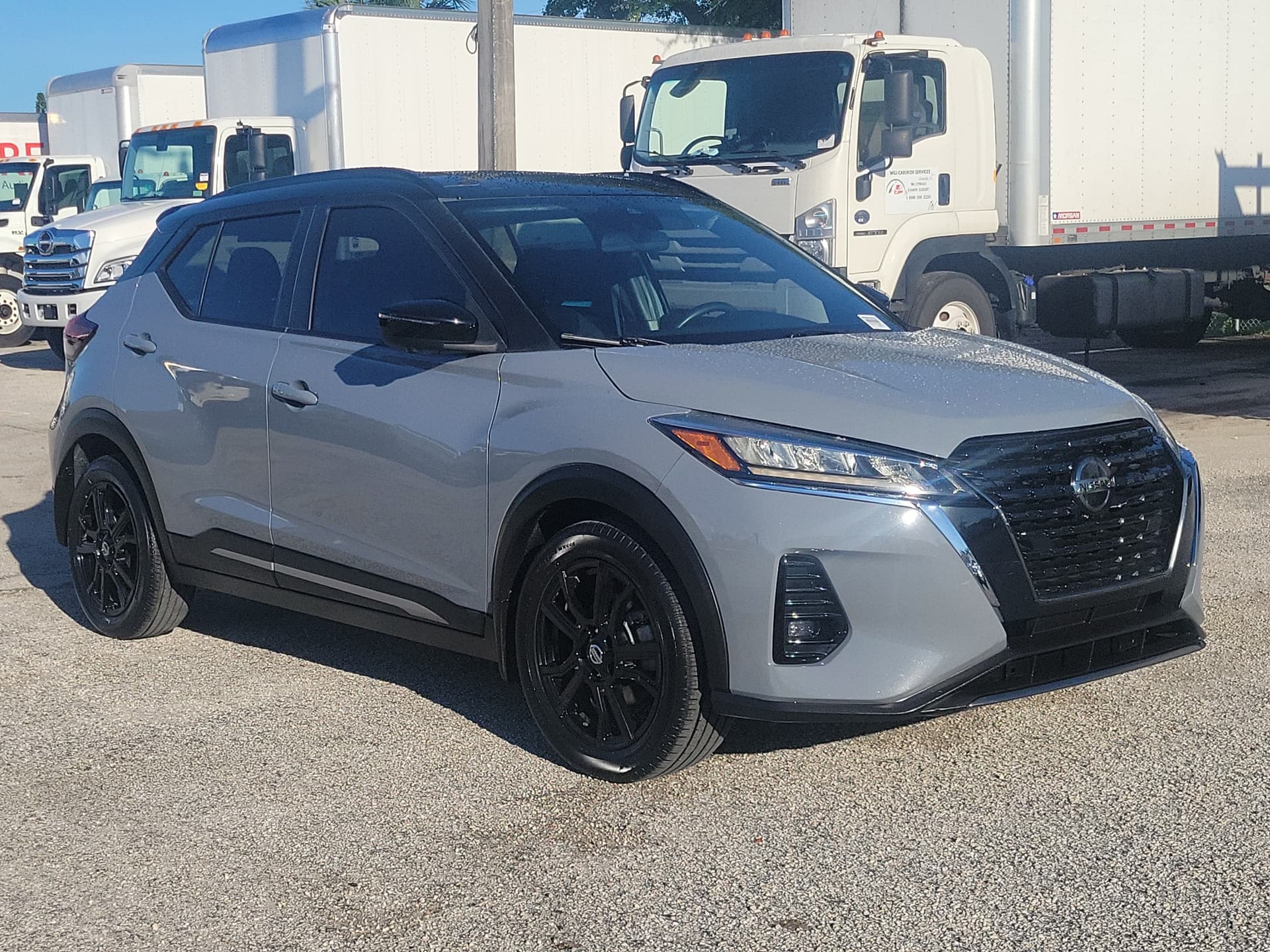 2021 Nissan Kicks SR — photo 1 of 21