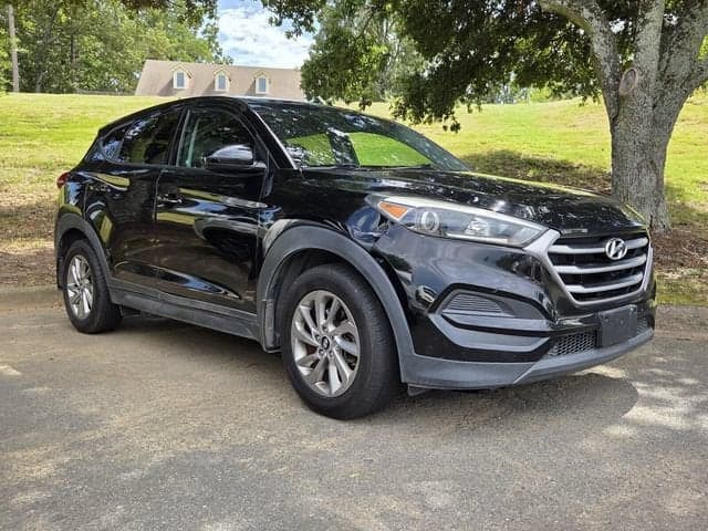 2017 Hyundai Tucson SE — photo 1 of 9